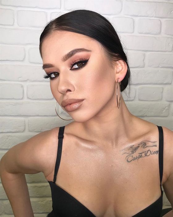 Тайный мир 'Шлюха по карте': вызов без фраз